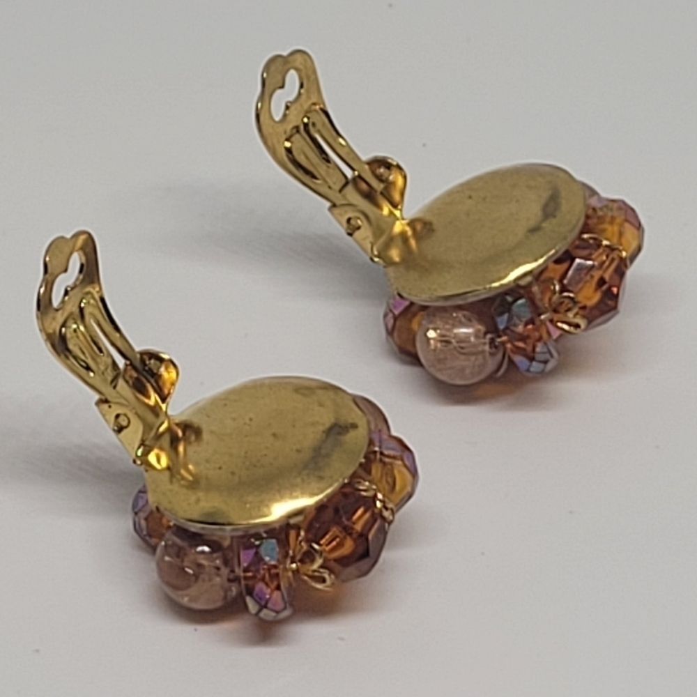 VINTAGE Cluster Beaded Iridescent Clip-On Earrings - Picture 4 of 11